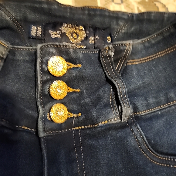 Bella B Skinny stretch jeans size 3 with rhinestone button accents - Picture 6 of 10